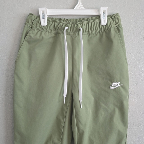 Nike Mens Club Pants Green Woven Tapered Leg Drawstring Sports DX0623-386 Size S - Picture 2 of 10